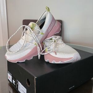 Sorel women's 8.5 sneaker. Like new